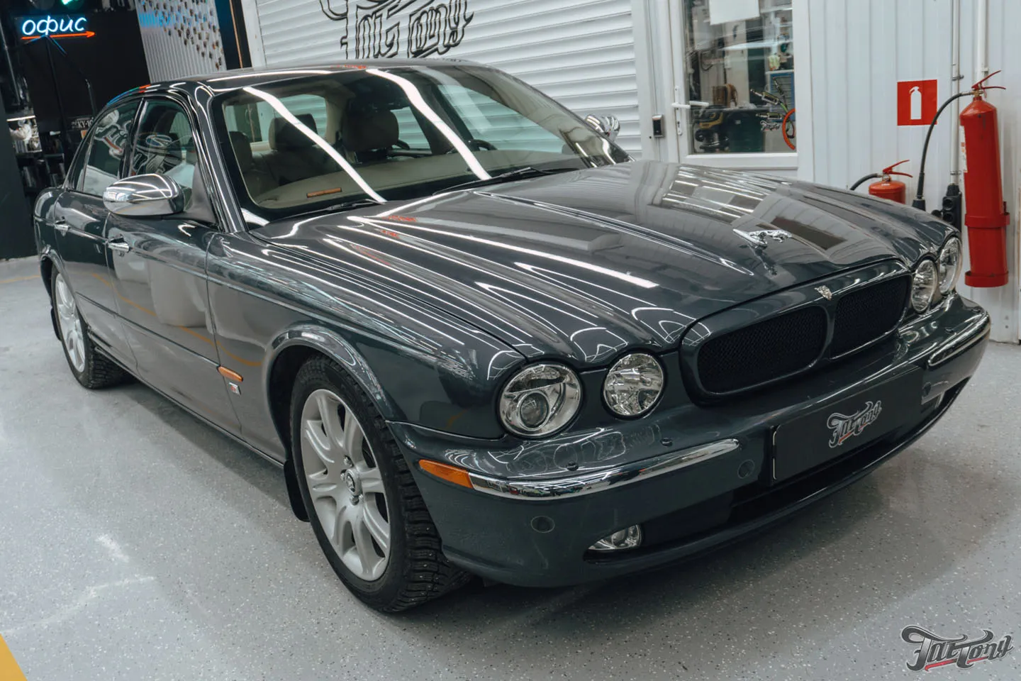 Комплексная шумоизоляция салона для 20-летнего Jaguar XJR!